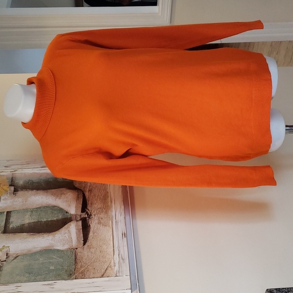 For G and PL Sweater - Picture 2 of 8